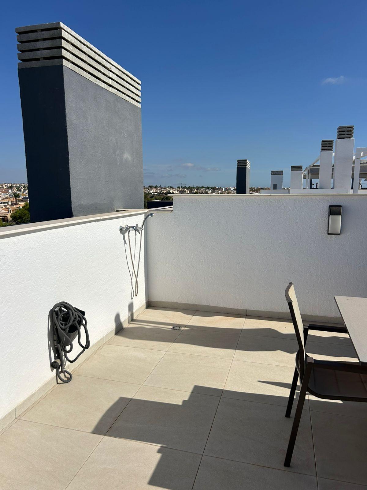 3-35-45 ÁTICO EN PLAYA FLAMENCA CON SOLARIUM PRIVADO. 2 DORM. 2 BAÑOS. 80 M2 DE SUPERFICIE. PISCINAS COMUN.