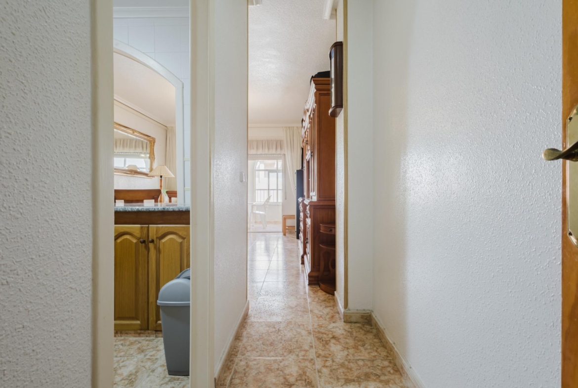 AMPLIO ÁTICO JUNTO A LA PLAYA DE 2 HABITACIONES + GARAJE