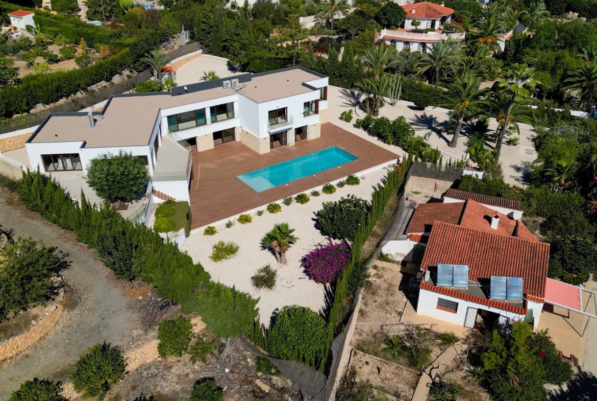 “Stunning Villa with scenic views to the sea and valle  in Altea”