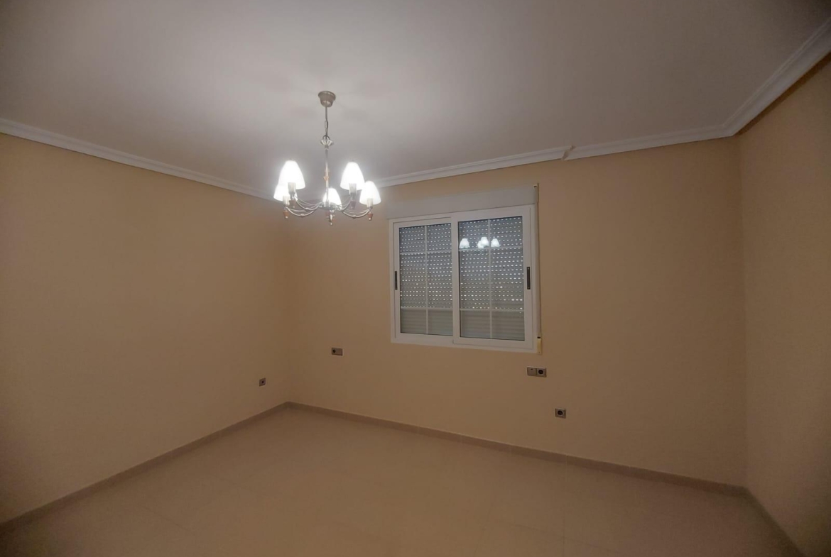 EDIFICIO EN ORIHUELA CIUDAD. 3 DORM. 2 BAÑOS. GARAJE. TRASTEROS