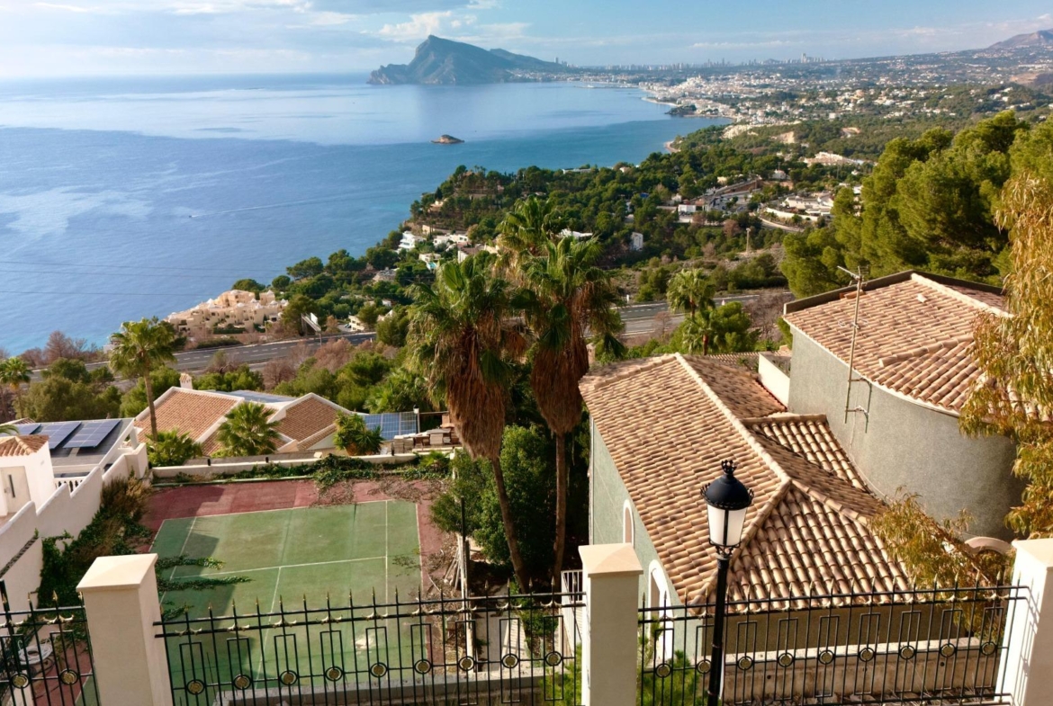Mediterranean Luxury in Altea Hills: Exclusive Property with Spectacular Views and Unique Spaces