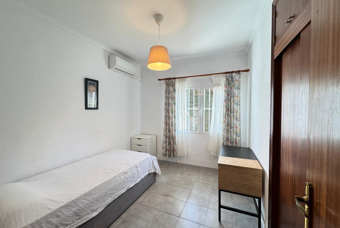 VILLA EN CABO ROIG A 800 METROS DE LA PLAYA CON PARCELA DE 890 M2. 3 DORM. 2 BAÑOS. PISCINA PRIVADA.