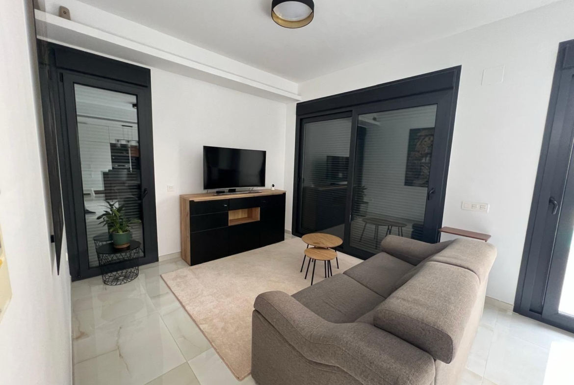 VILLA DE LUJO EN LOMAS DE CABO ROIG CON PISCINA PRIVADA Y PARCELA DE 200 M2. 3 DORM. 3 BAÑOS.