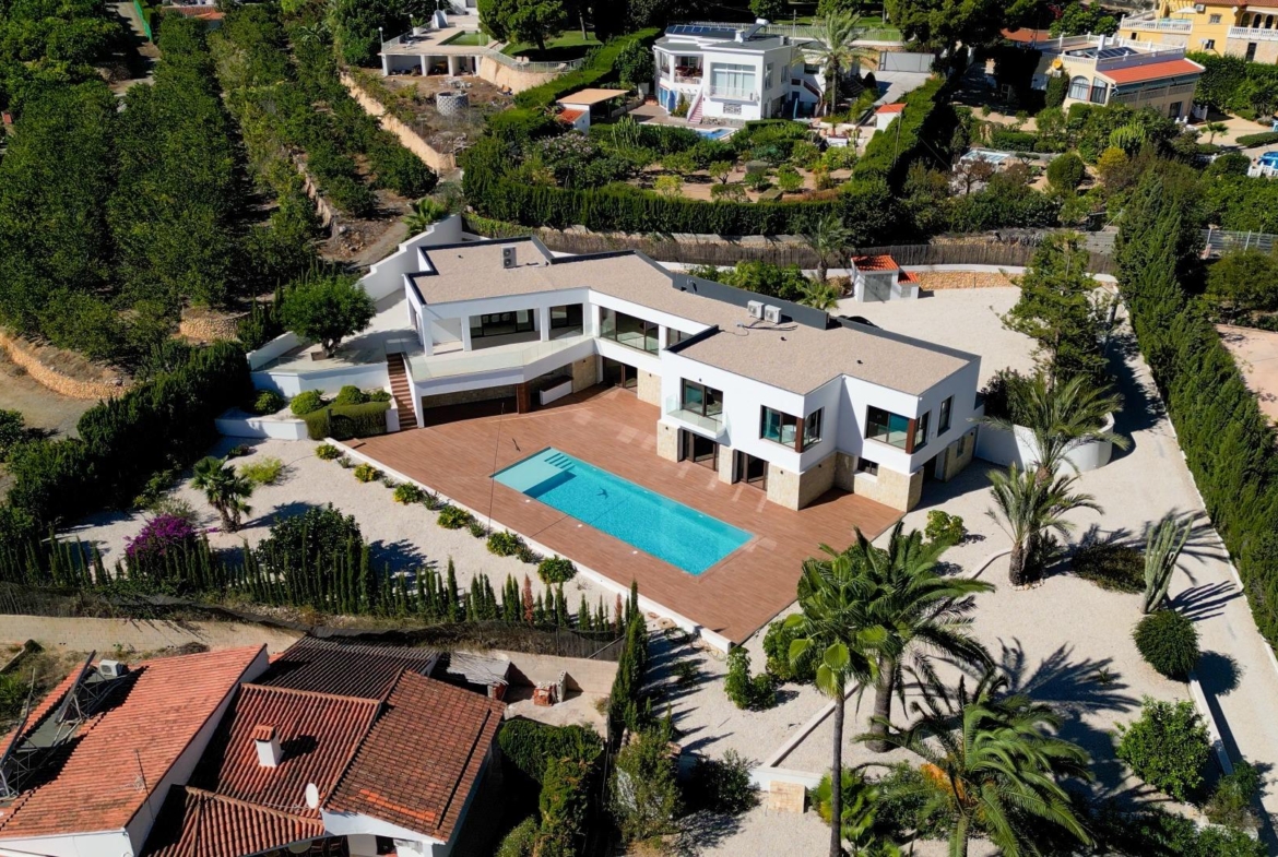 “Stunning Villa with scenic views to the sea and valle  in Altea”
