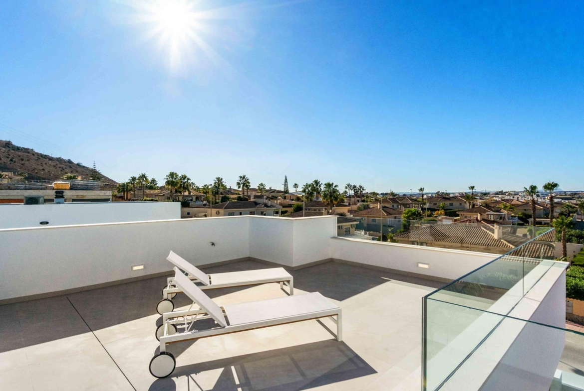 LUXURY VILLAS. NEW CONSTRUCTION. PILOT FLAT DONE.