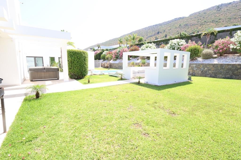VILLA DE LUJO DE 5 DORM. 6 BAÑOS. EN MONTE OLIMPO JÁVEA.