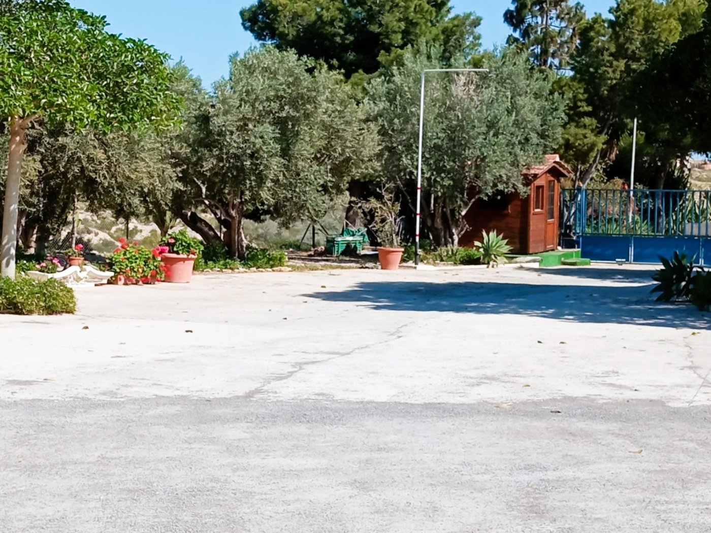 INDEPENDENT VILLA OF 500M2 – LAND OF 10,000M2 NEXT TO BONALBA – MUCHAMIEL