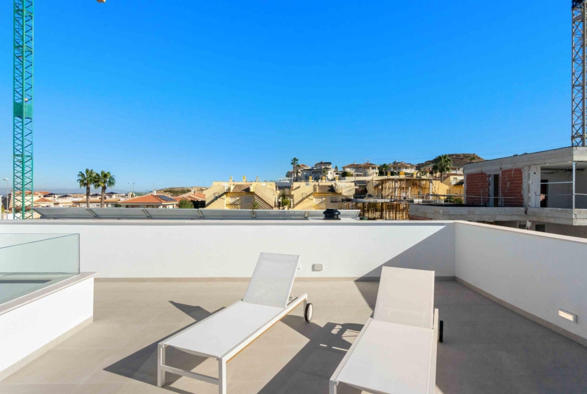 LUXURY VILLAS. NEW CONSTRUCTION. PILOT FLAT DONE.