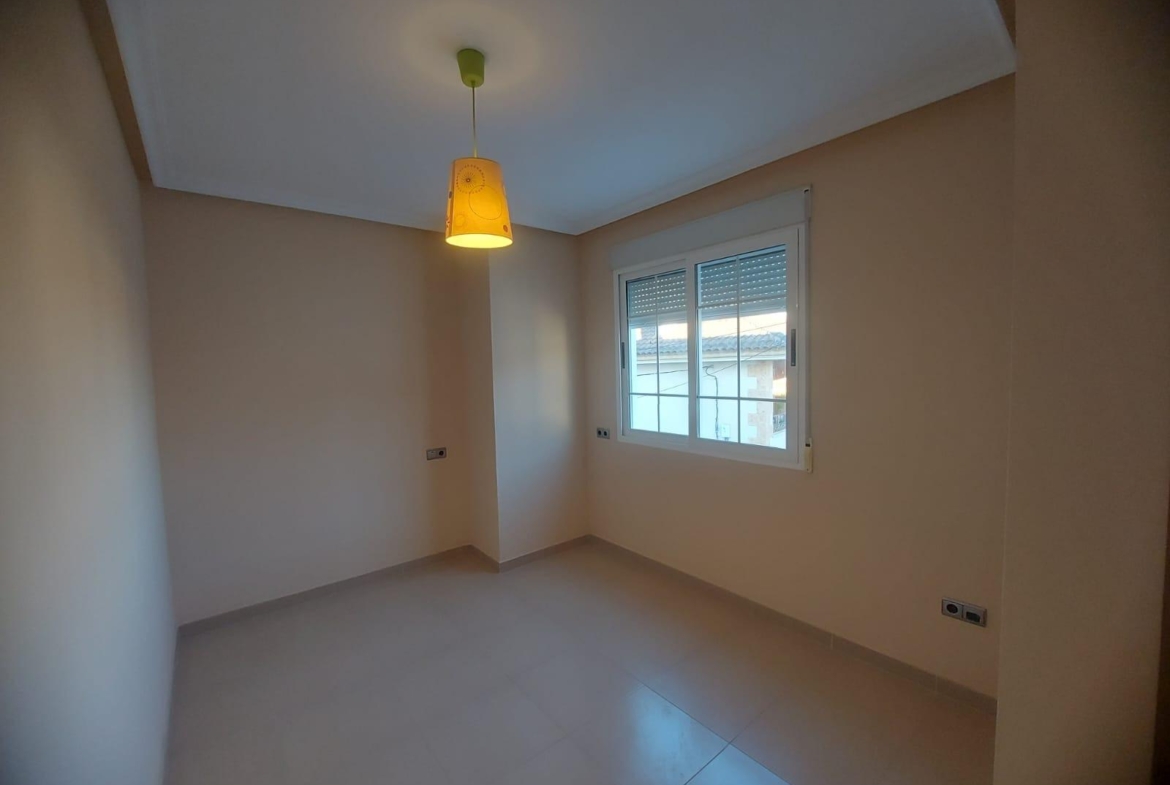 EDIFICIO EN ORIHUELA CIUDAD. 3 DORM. 2 BAÑOS. GARAJE. TRASTEROS