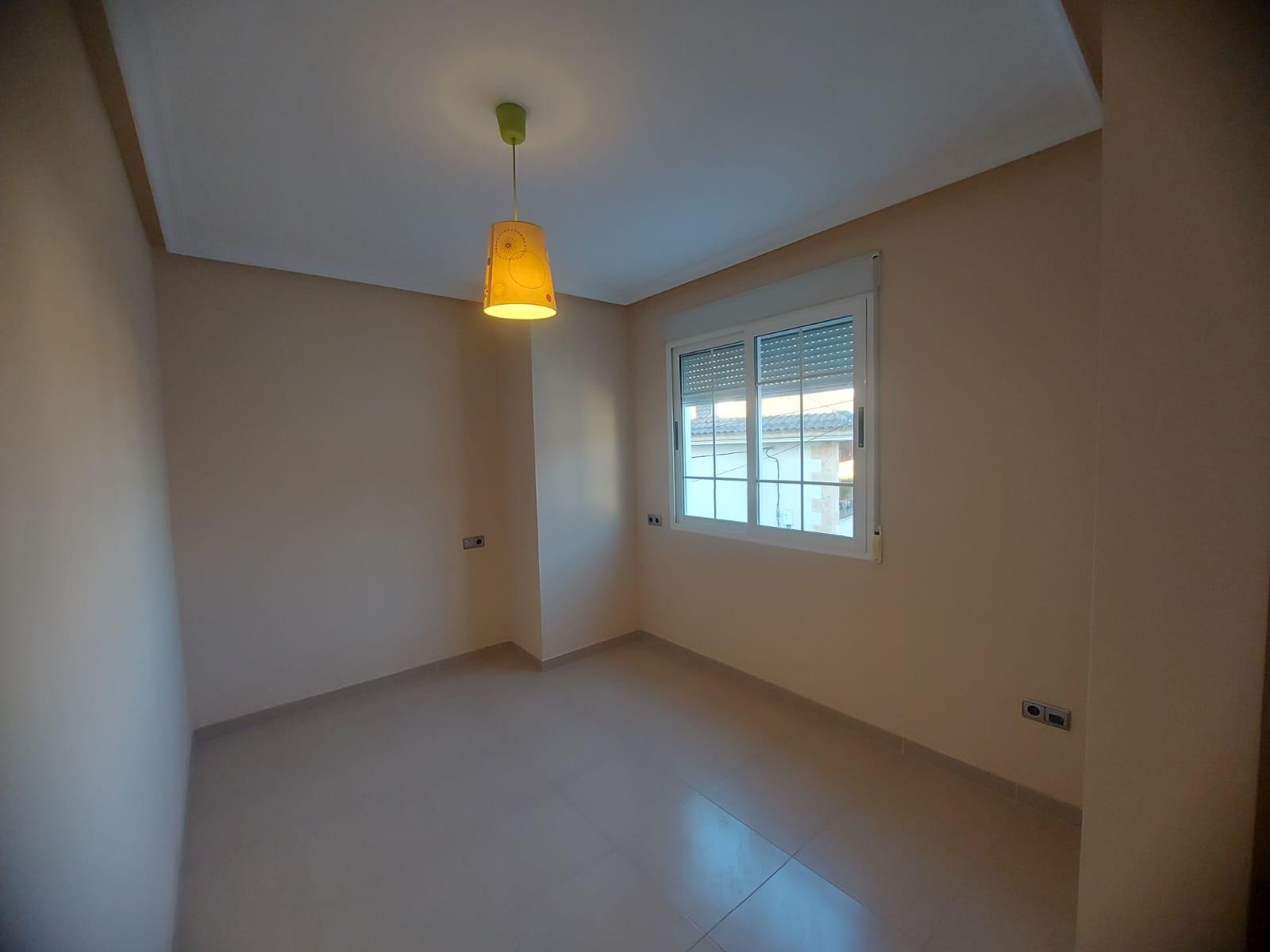 3-38-19 EDIFICIO EN ORIHUELA CIUDAD. 3 DORM. 2 BAÑOS. GARAJE. TRASTEROS