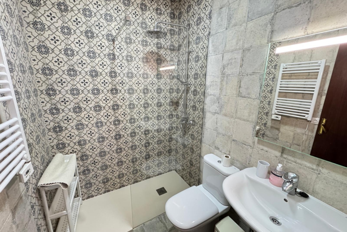 VILLA EN CABO ROIG A 800 METROS DE LA PLAYA CON PARCELA DE 890 M2. 3 DORM. 2 BAÑOS. PISCINA PRIVADA.