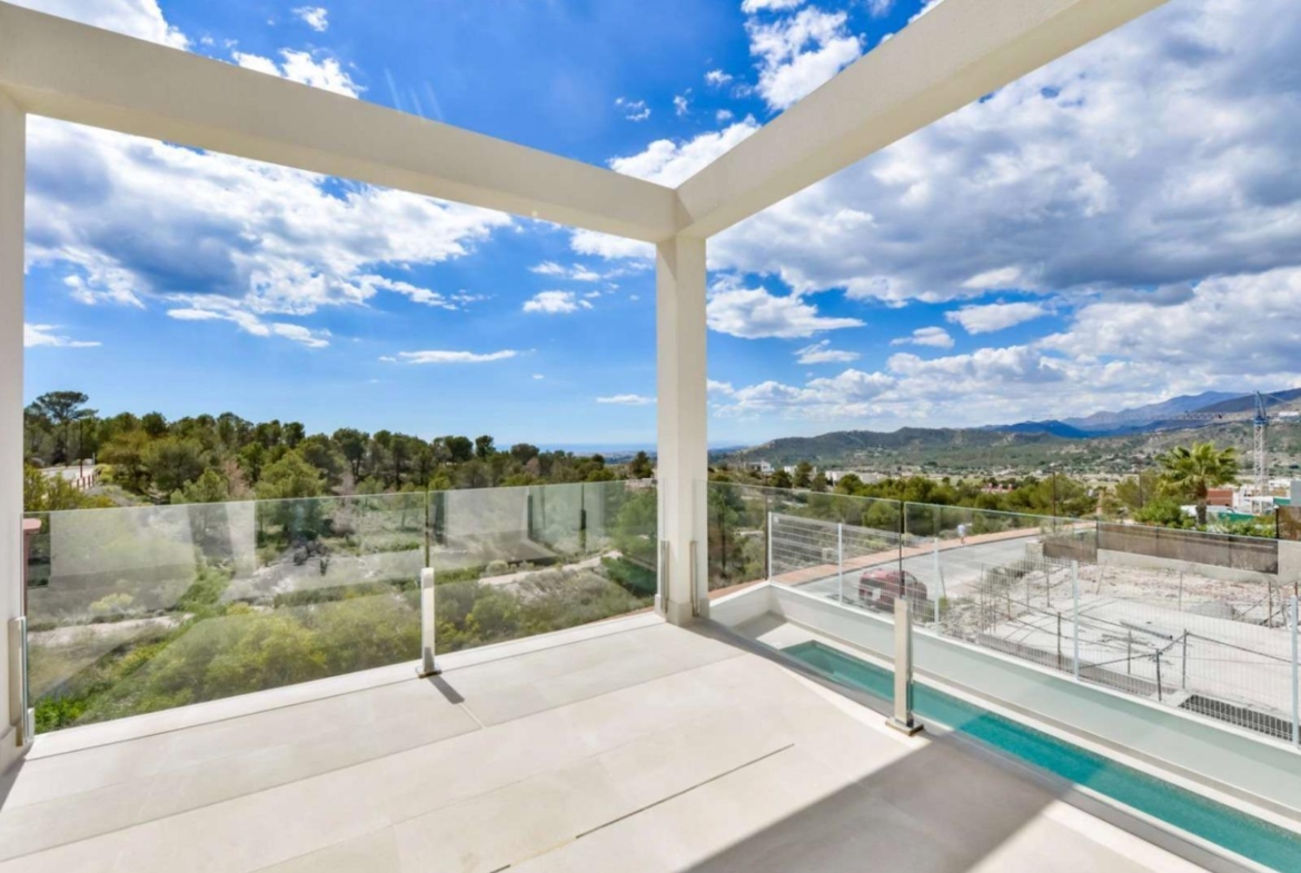 Nieuw gebouwde villa in Golf Bahía Luxe, ruimte en energie-efficiëntie