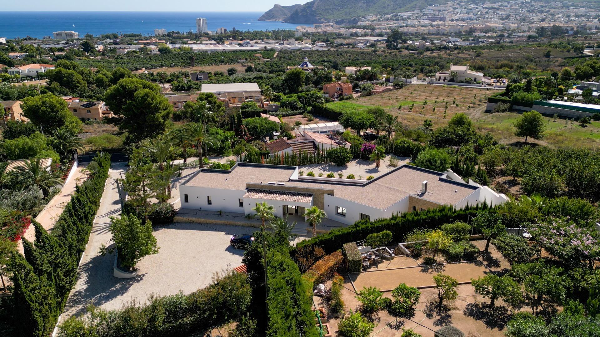 3-39-10 “Stunning Villa with scenic views to the sea and valle in Altea”