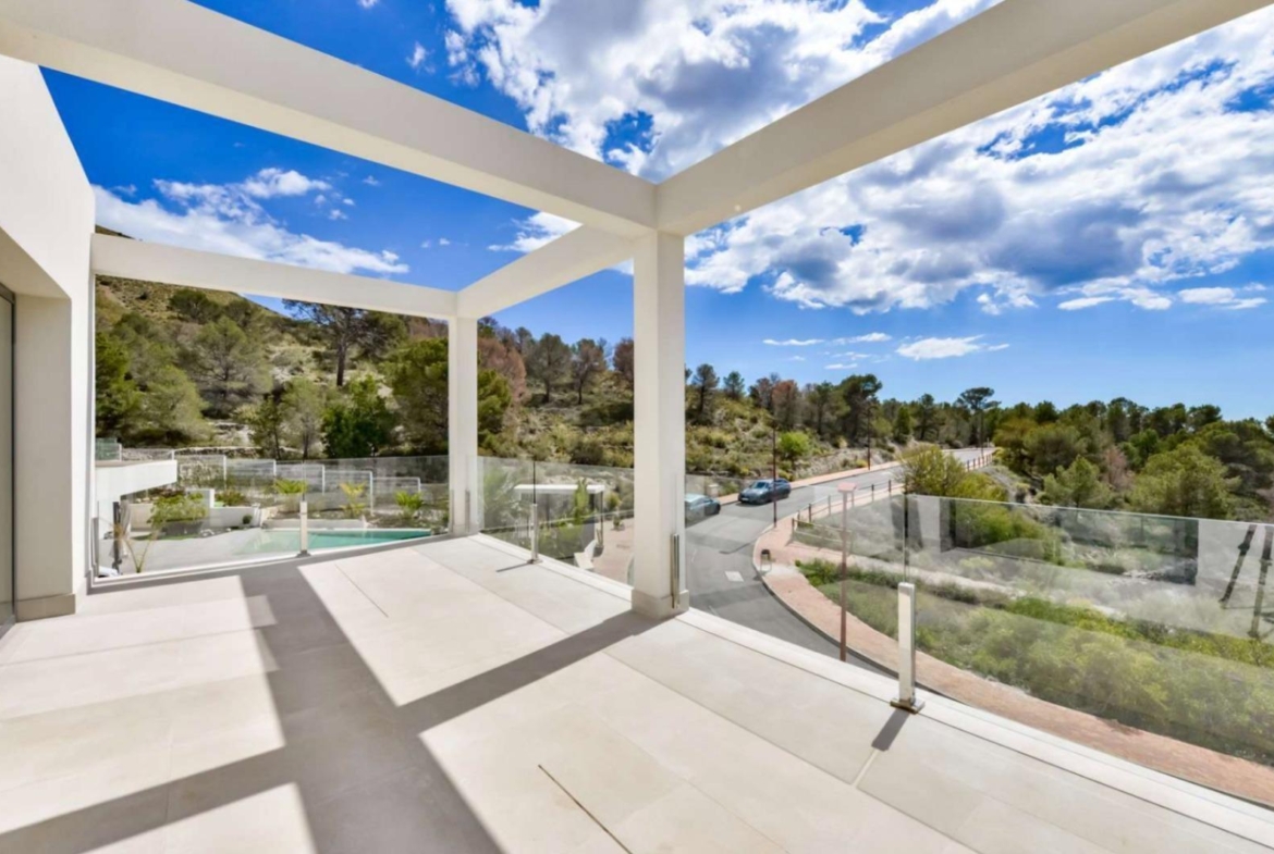 Nieuw gebouwde villa in Golf Bahía Luxe, ruimte en energie-efficiëntie
