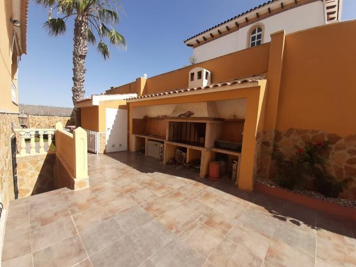 SPECTACULAR VILLA WITH 6 BEDROOMS AND 4 BATHROOMS IN AGUAS NUEVAS