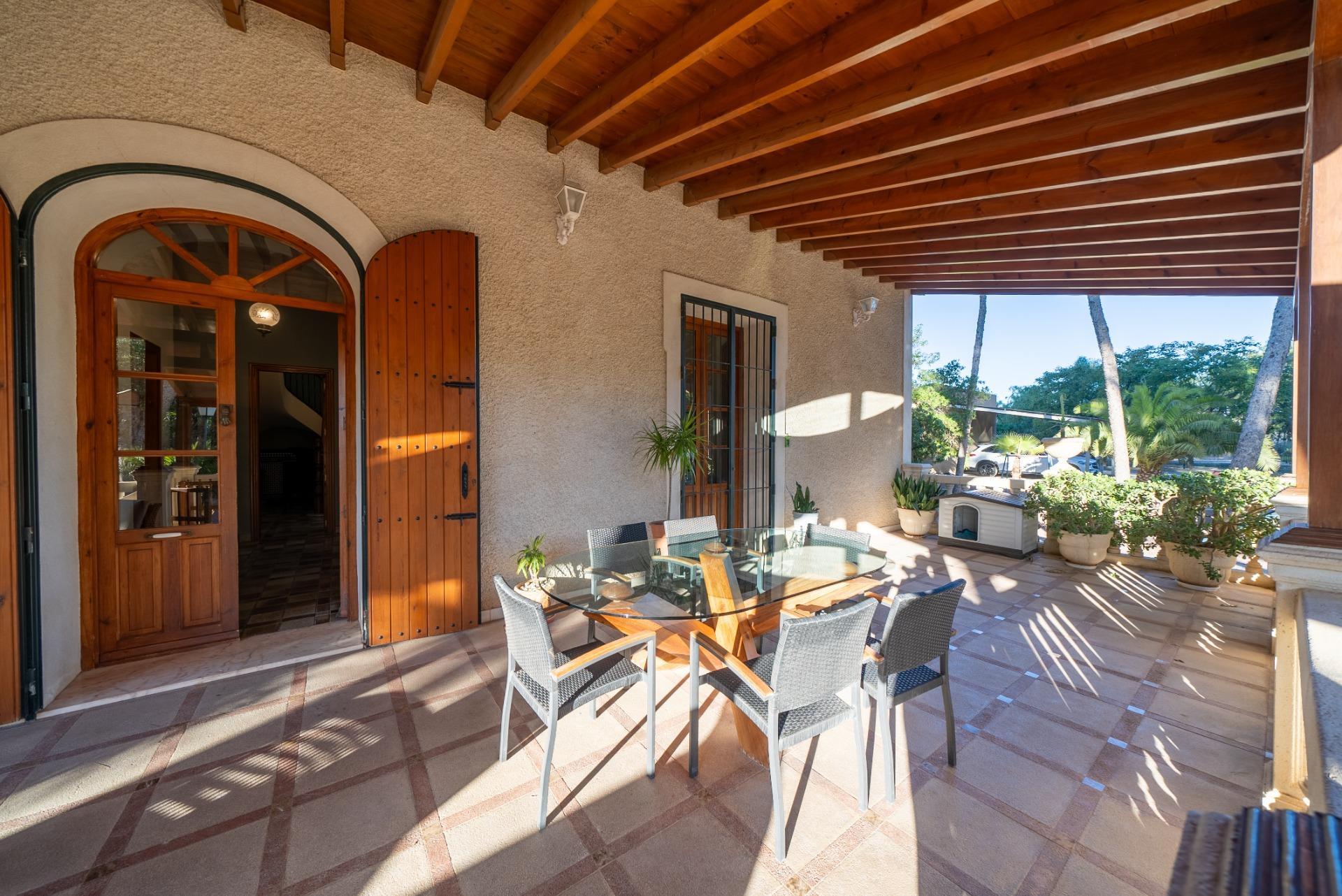 3-4-119 Rustic Oasis: Large House with Land All the Amenities