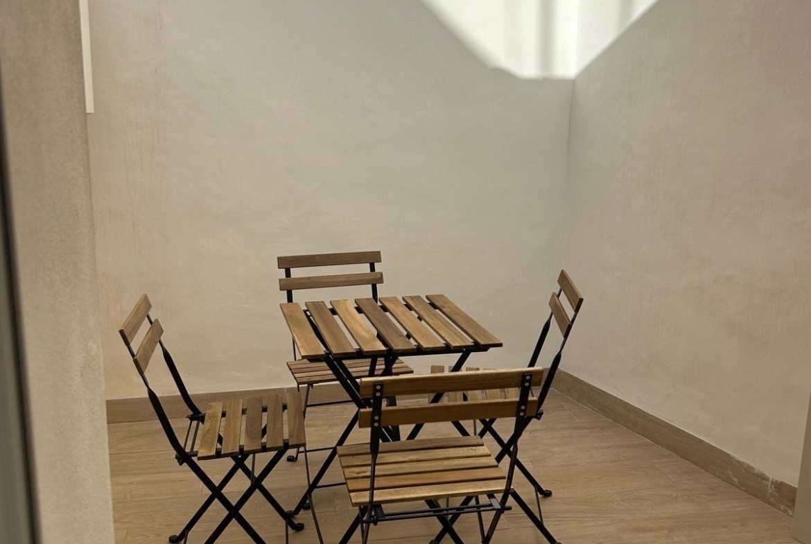 🏡✨ Townhouse in Benidorm Old Town: Charm and Comfort by the Sea 🌊🌴
