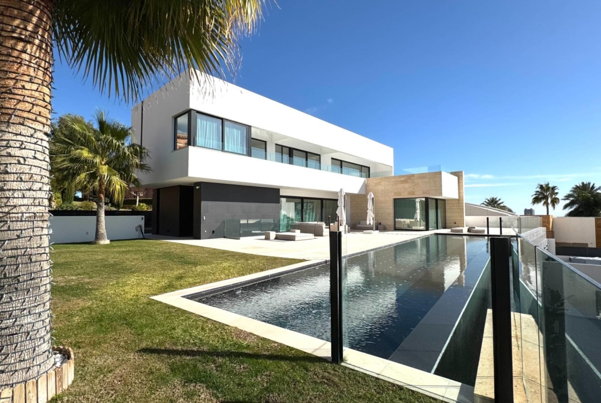 Unique Villa in Sierra Cortina