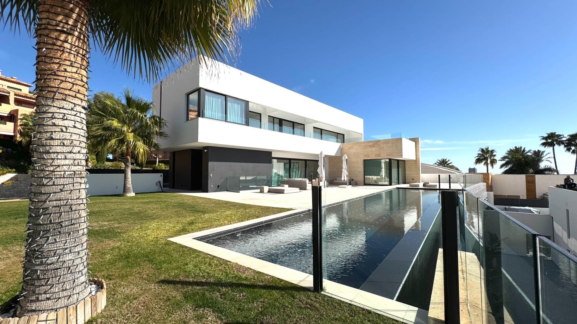 3-4-140 Unique Villa in Sierra Cortina
