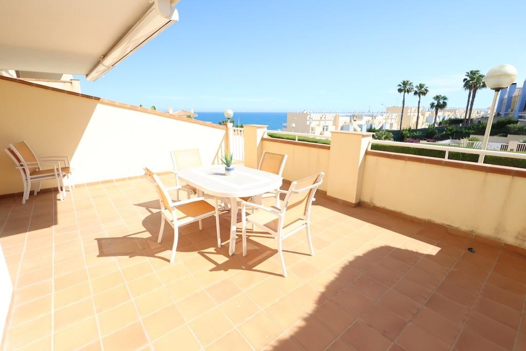Apartment with sea views in Aguamarina