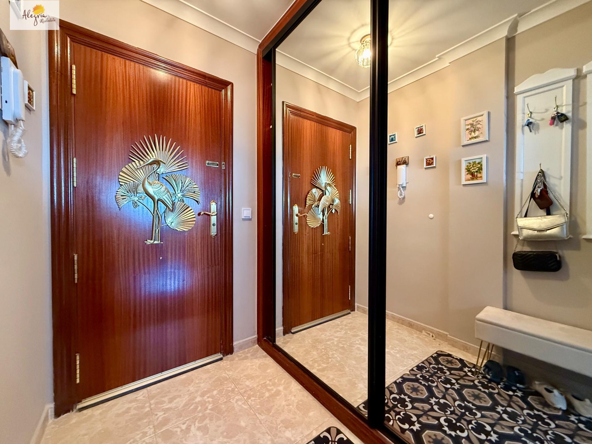 Licht 2-slaapkamer appartement met parkeerplaats in de buurt van Gran Vía Mall
