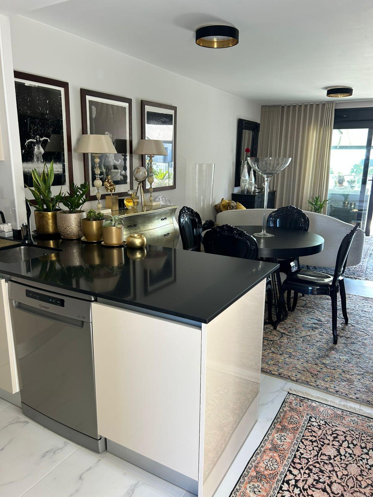 3-4-186 ÁTICO EN PLAYA FLAMENCA CON SOLARIUM PRIVADO. 2 DORM. 2 BAÑOS. 80 M2 DE SUPERFICIE. PISCINAS COMUN.
