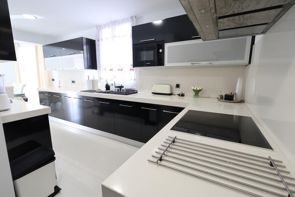 Cabo Roig Vrijstaande villa op een hoek grond van 415 m2 met twee straten