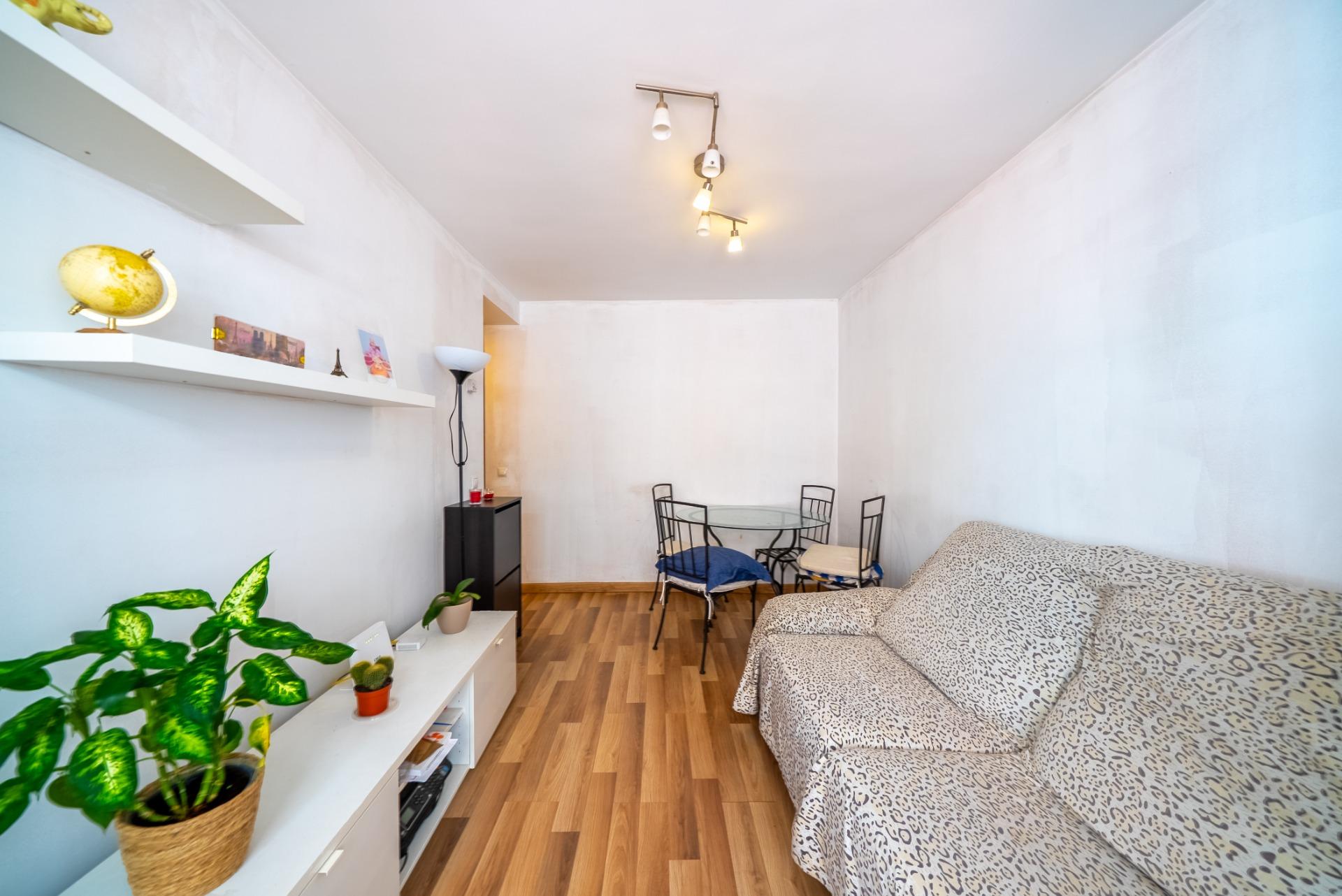 3-4-208 BRIGHT EXTERIOR APARTMENT IN CIUDAD LINEAL
