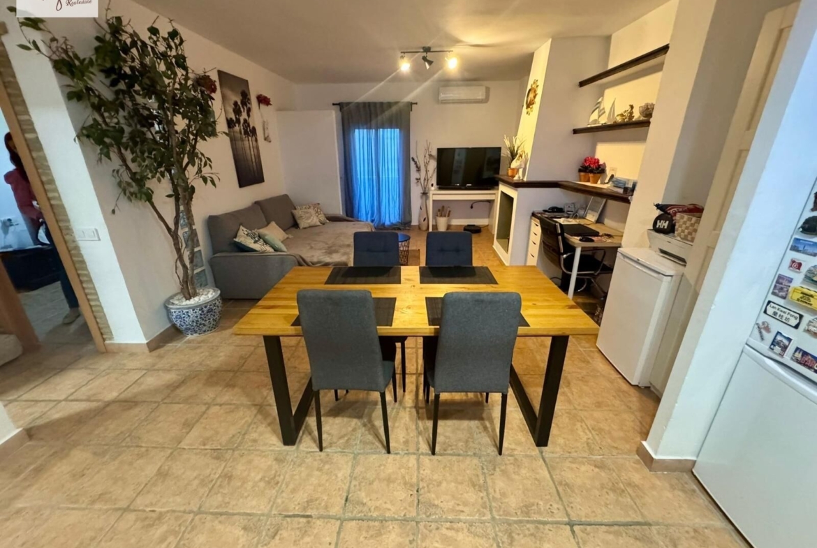 Se vende piso al lado del mar
