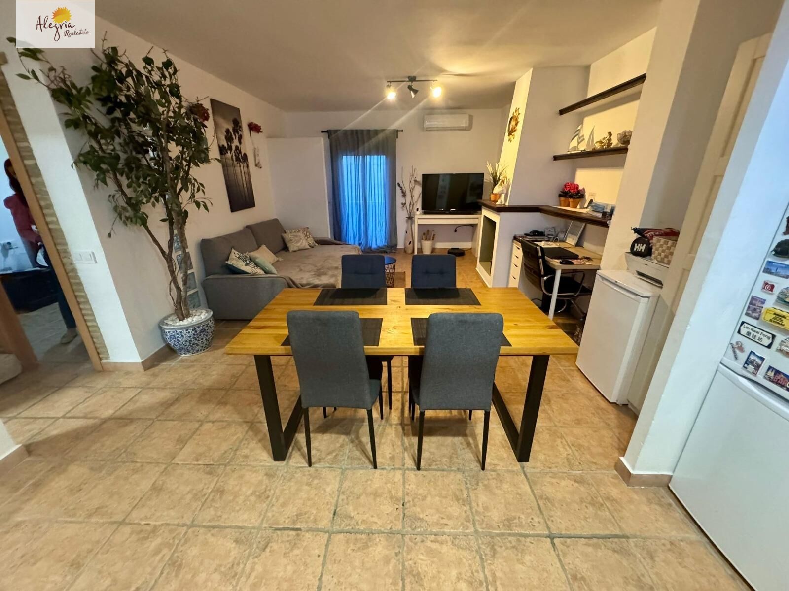 Se vende piso al lado del mar