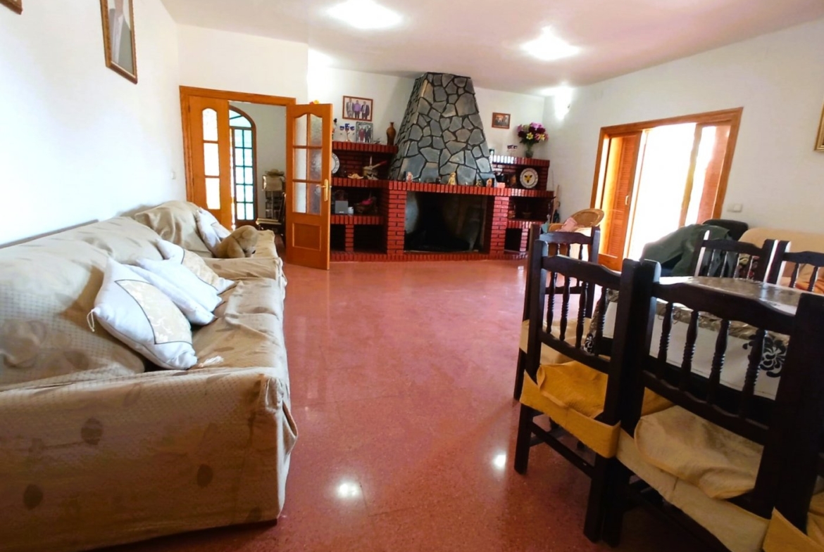 INDEPENDENT VILLA OF 500M2 – LAND OF 10,000M2 NEXT TO BONALBA – MUCHAMIEL