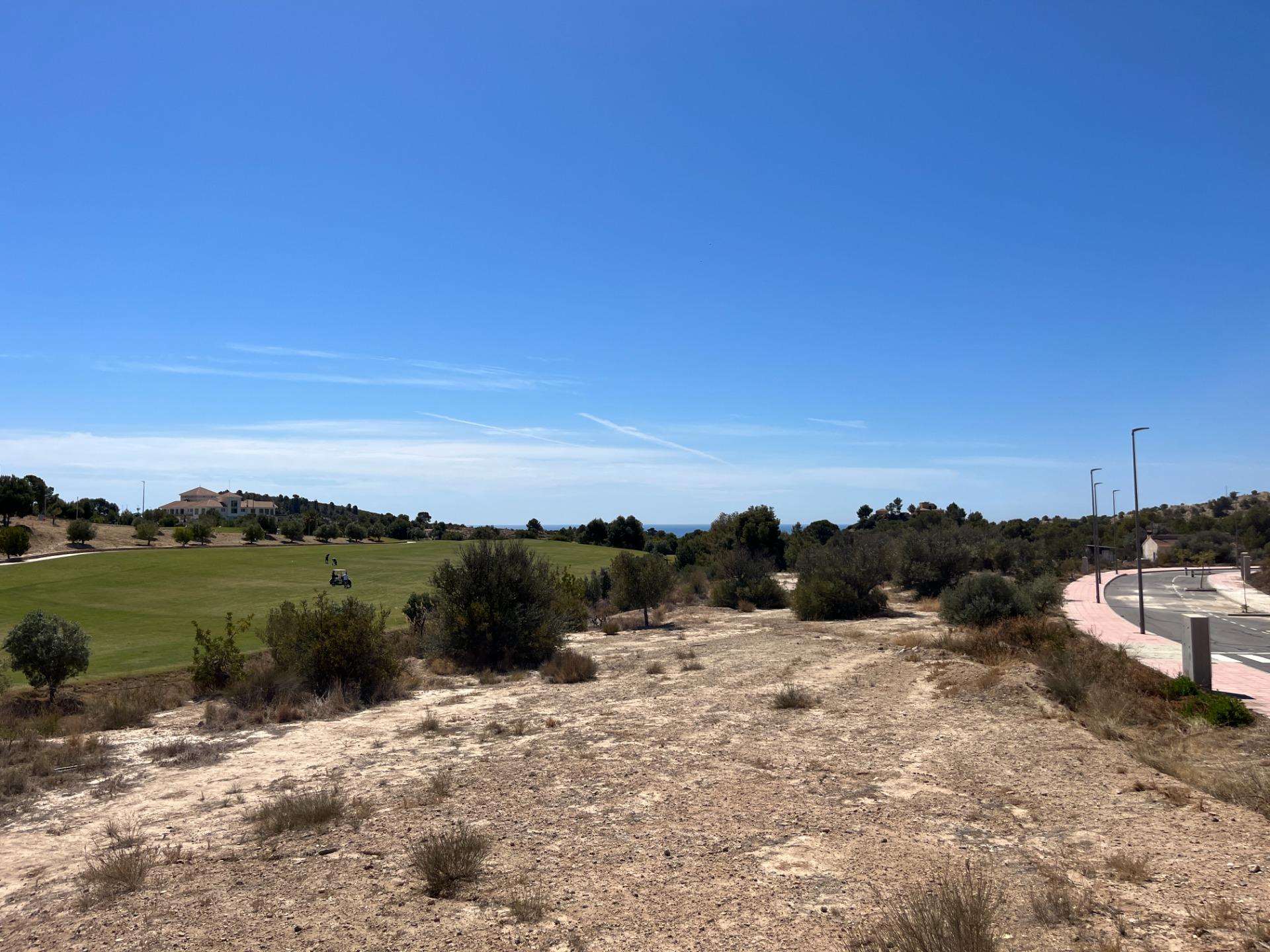 Parcela edificable junto a Puig Campana Golf
