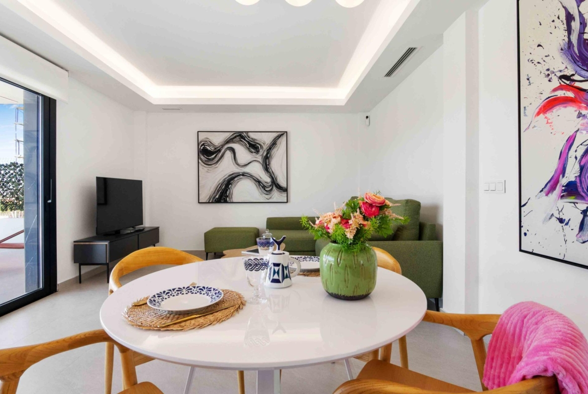 LUXURY VILLAS. NEW CONSTRUCTION. PILOT FLAT DONE.
