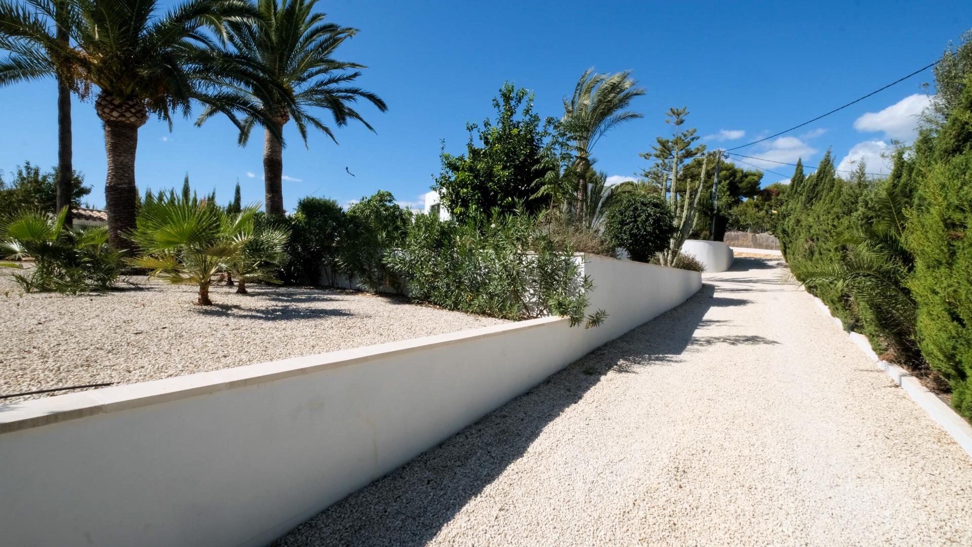 3-40-10 “Stunning Villa with scenic views to the sea and valle in Altea”