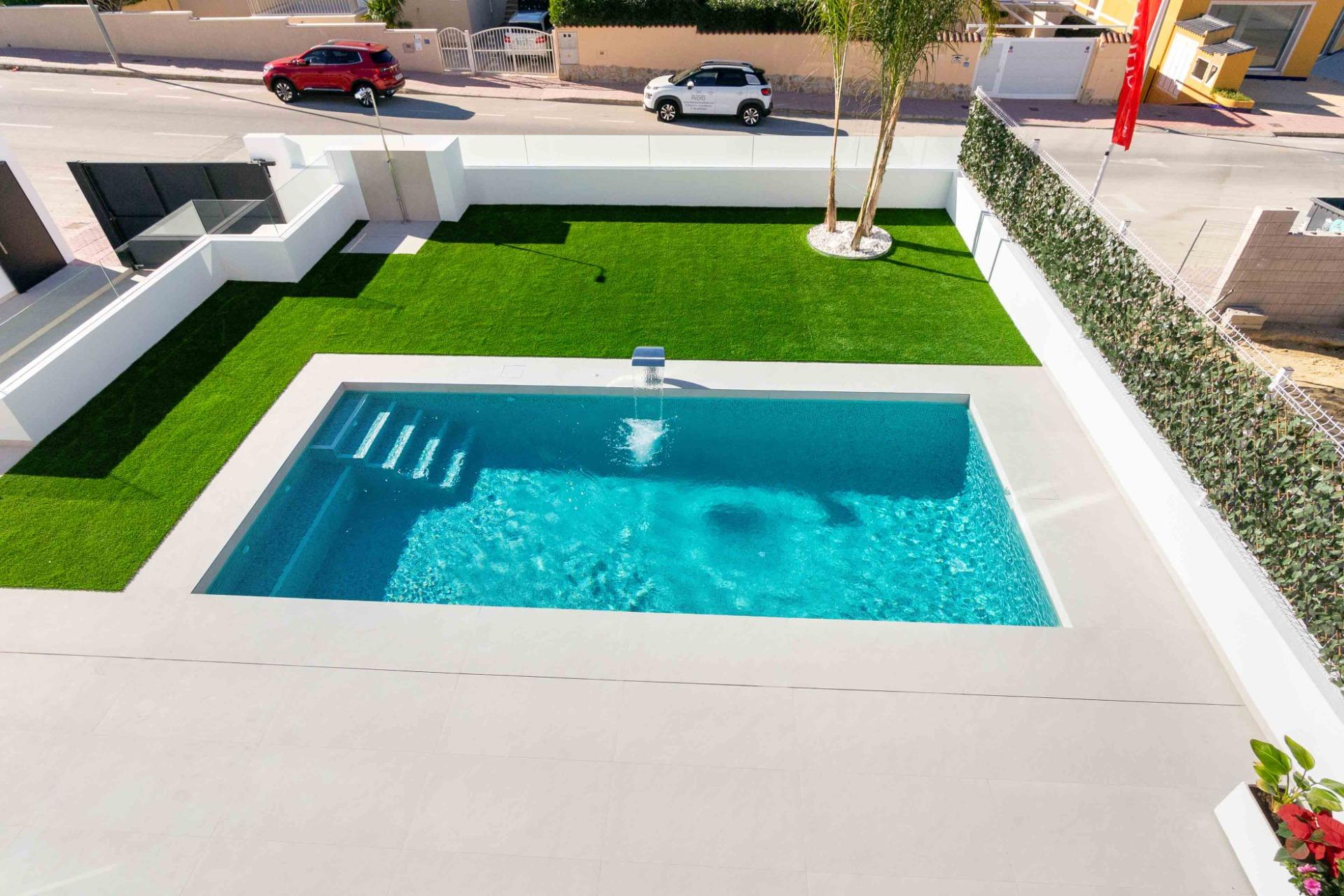 LUXURY VILLAS. NEW CONSTRUCTION. PILOT FLAT DONE.