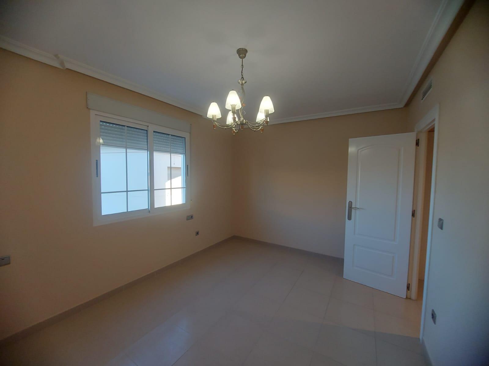 3-40-18 EDIFICIO EN ORIHUELA CIUDAD. 3 DORM. 2 BAÑOS. GARAJE. TRASTEROS