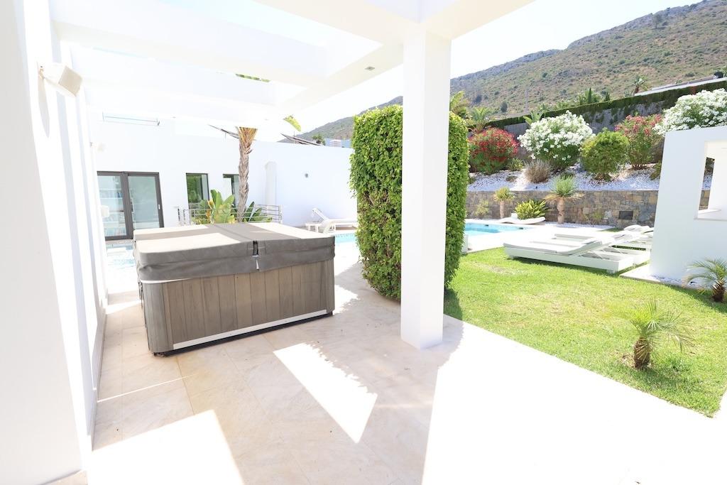 VILLA DE LUJO DE 5 DORM. 6 BAÑOS. EN MONTE OLIMPO JÁVEA.