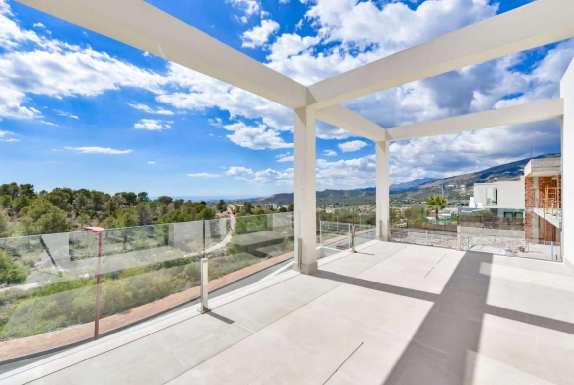 Nieuw gebouwde villa in Golf Bahía Luxe, ruimte en energie-efficiëntie
