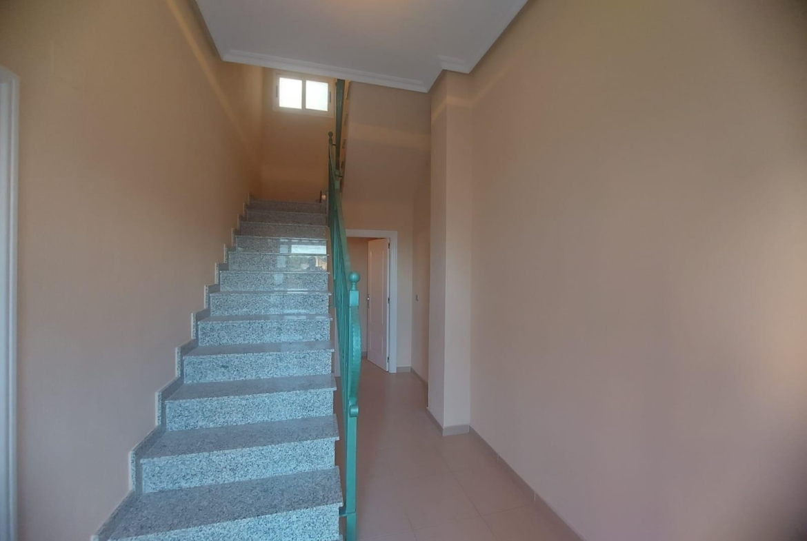 EDIFICIO EN ORIHUELA CIUDAD. 3 DORM. 2 BAÑOS. GARAJE. TRASTEROS