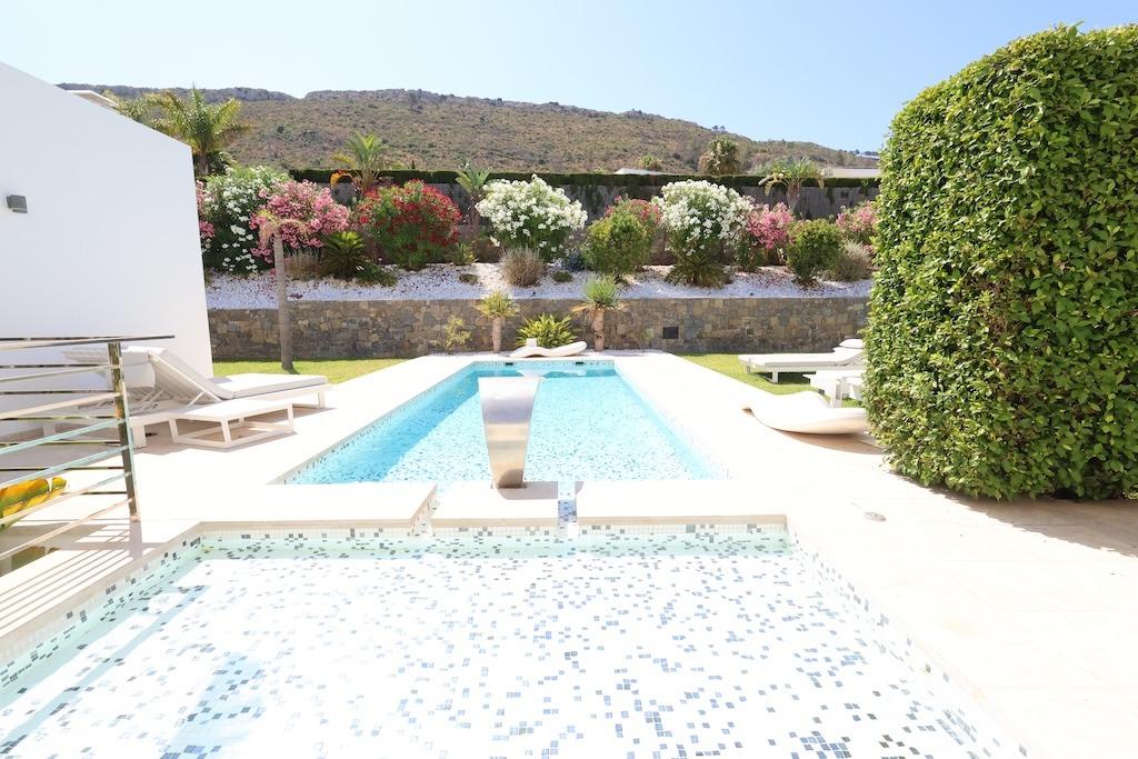 VILLA DE LUJO DE 5 DORM. 6 BAÑOS. EN MONTE OLIMPO JÁVEA.