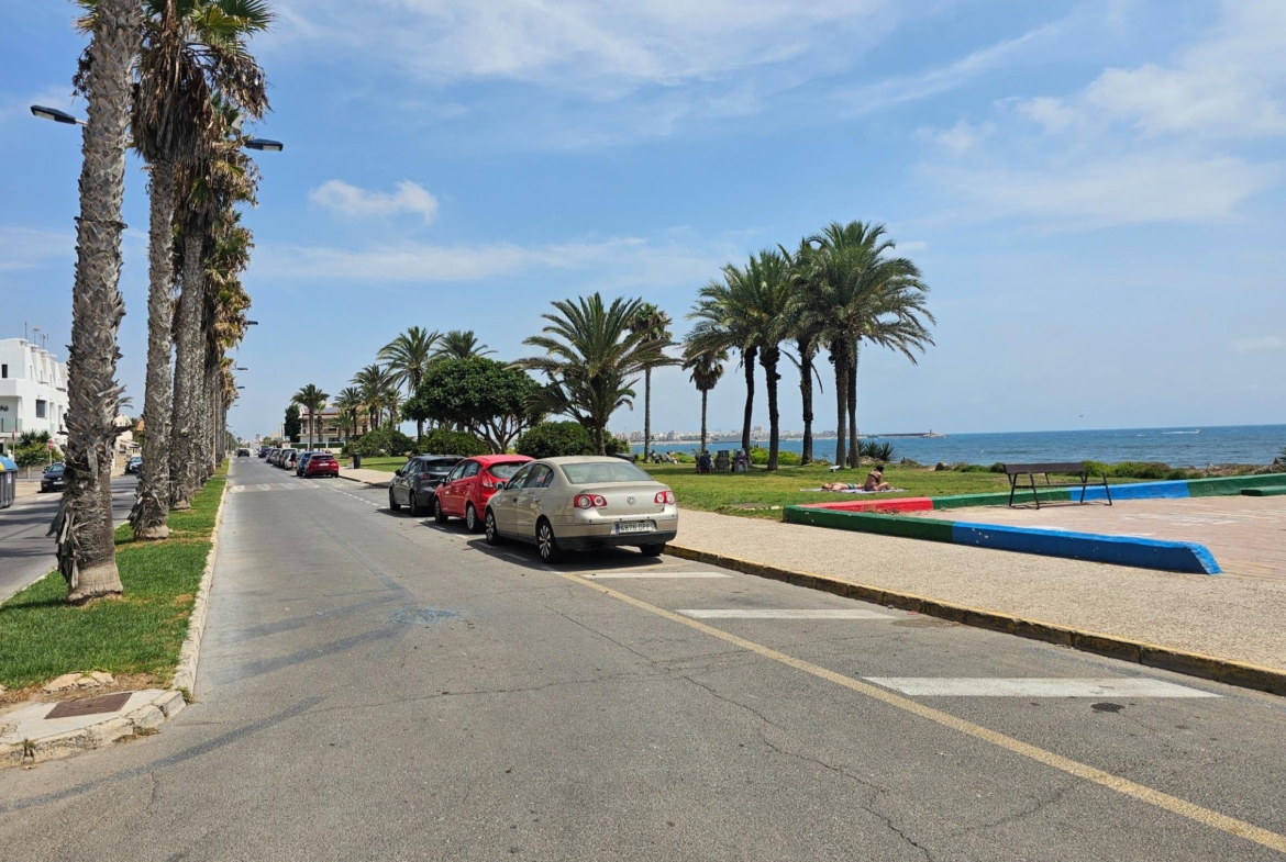Exclusive Renovated Apartment in La Veleta, Torrevieja – Steps from the Sea
