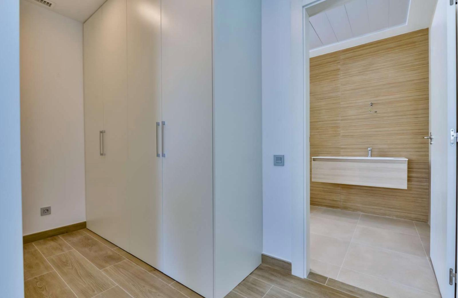Nieuw gebouwde villa in Golf Bahía Luxe, ruimte en energie-efficiëntie