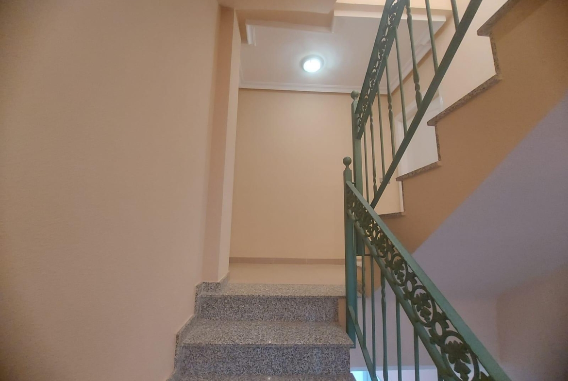 EDIFICIO EN ORIHUELA CIUDAD. 3 DORM. 2 BAÑOS. GARAJE. TRASTEROS