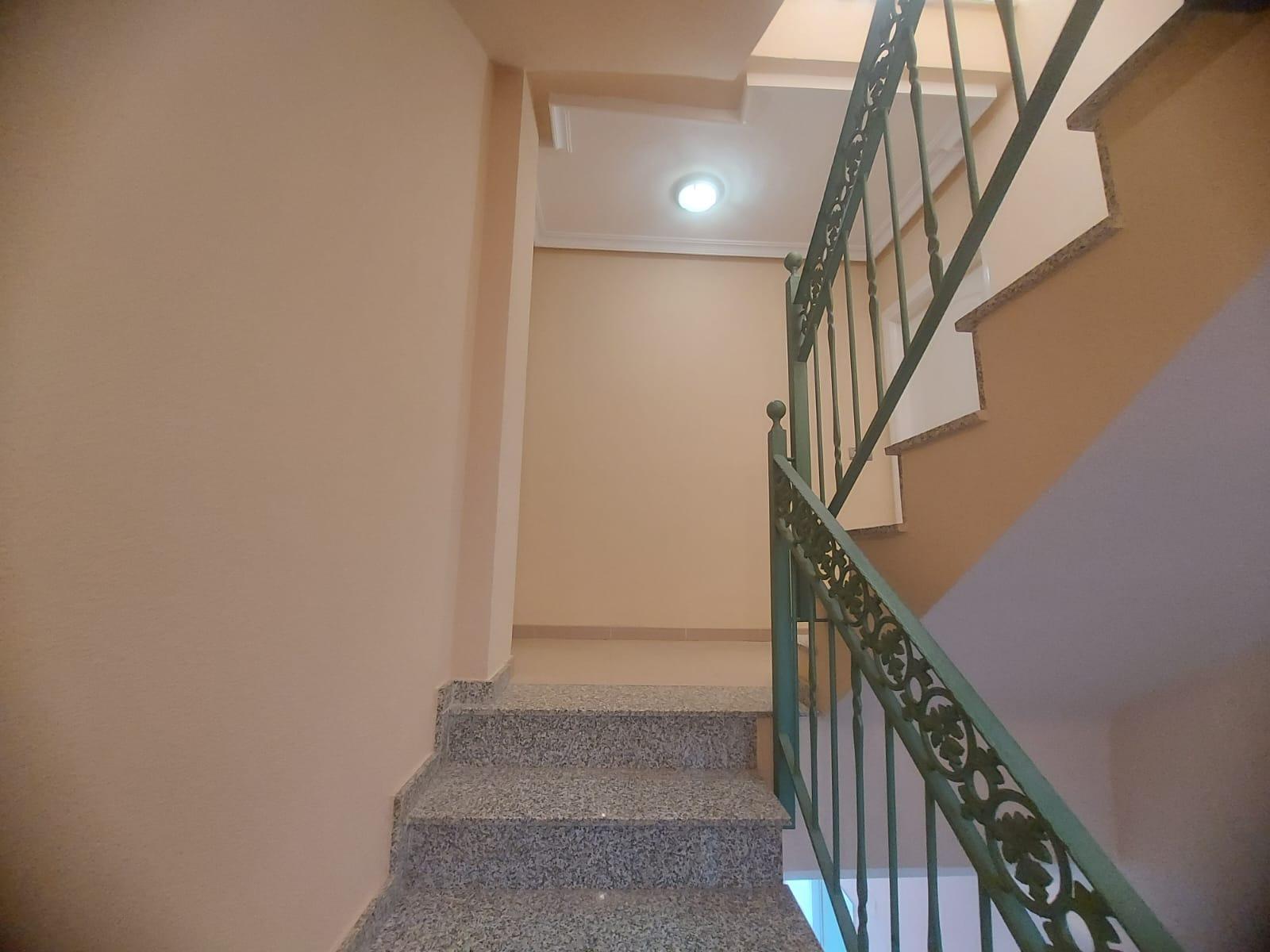 3-42-17 EDIFICIO EN ORIHUELA CIUDAD. 3 DORM. 2 BAÑOS. GARAJE. TRASTEROS