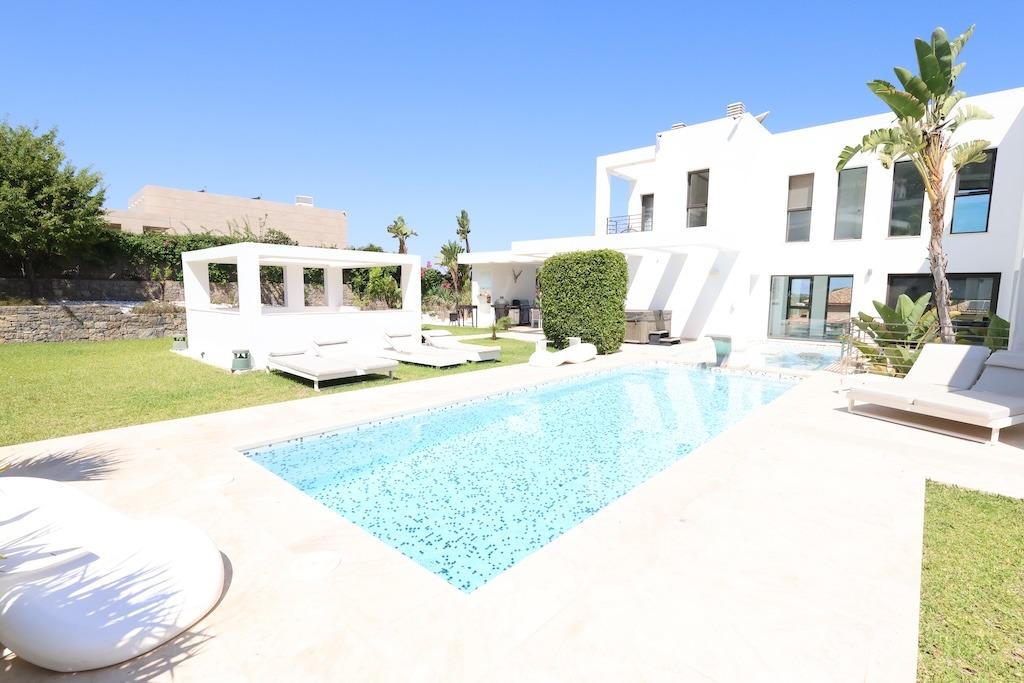 VILLA DE LUJO DE 5 DORM. 6 BAÑOS. EN MONTE OLIMPO JÁVEA.