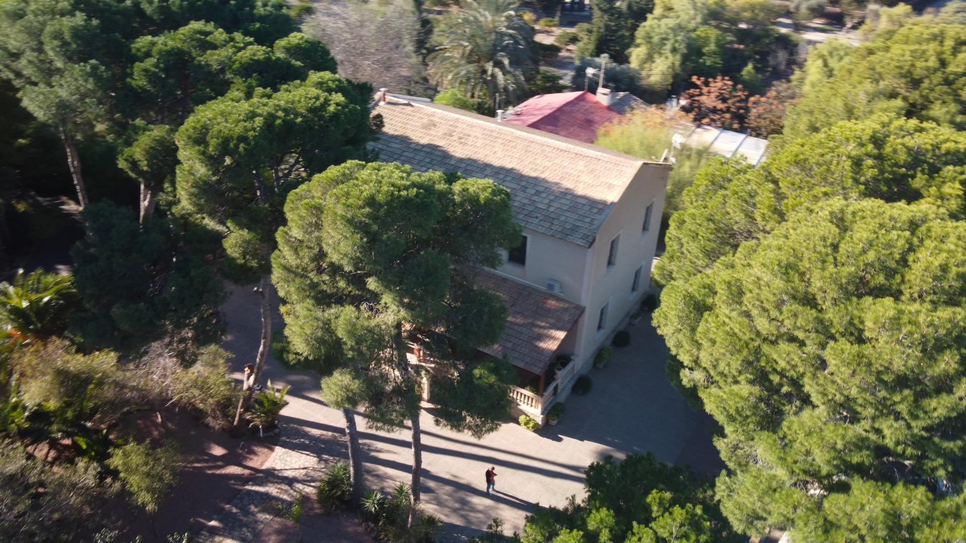 3-43-16 Rustic Oasis: Large House with Land All the Amenities