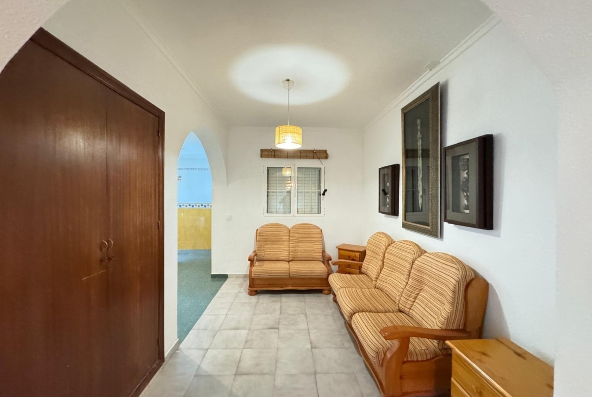 VILLA EN CABO ROIG A 800 METROS DE LA PLAYA CON PARCELA DE 890 M2. 3 DORM. 2 BAÑOS. PISCINA PRIVADA.