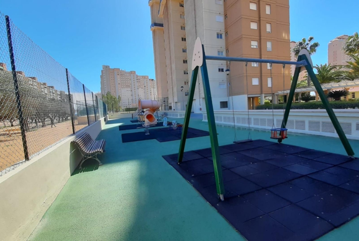 Excepcional piso en 2ª línea en playa Muchavista con vistas panorámicas al mar y a la montaña