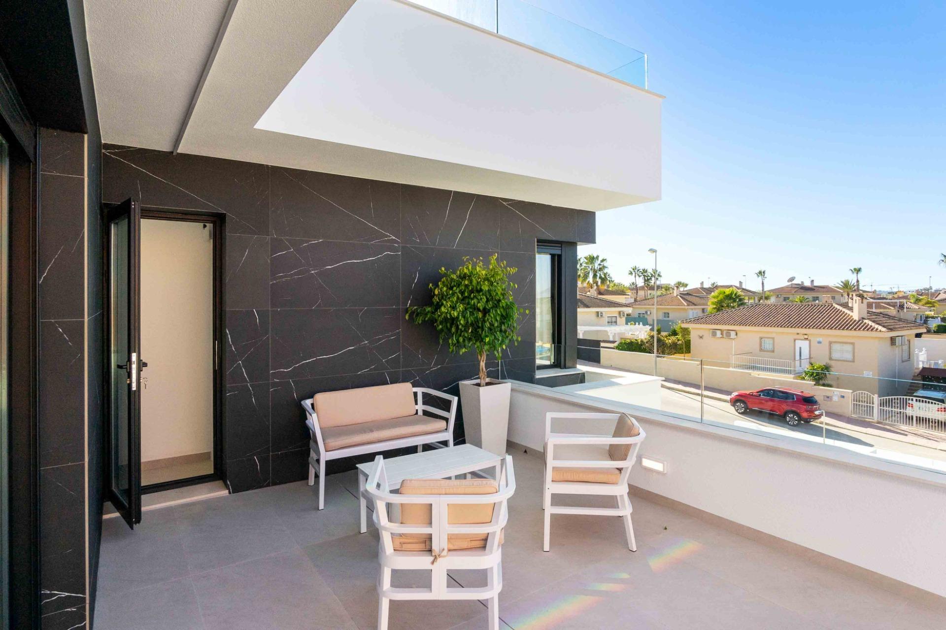 LUXURY VILLAS. NEW CONSTRUCTION. PILOT FLAT DONE.