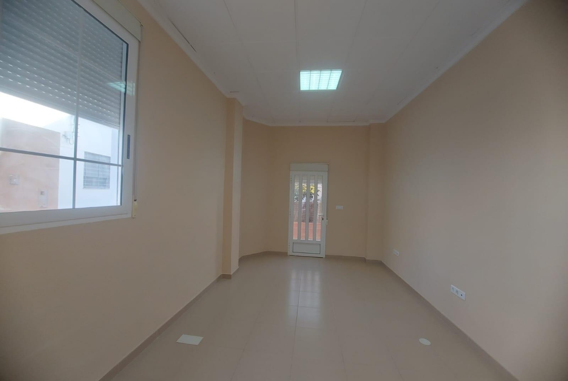 EDIFICIO EN ORIHUELA CIUDAD. 3 DORM. 2 BAÑOS. GARAJE. TRASTEROS